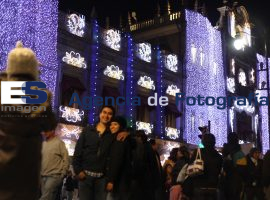 Iluminan ayuntamiento por temporada navideña - ES imagen agencia de fotografía