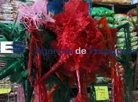 Piñatas para posadas - ES imagen agencia de fotografía
