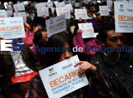 Entrega de becas PRONABES  - ES imagen agencia de fotografía
