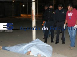 Asesina de un machetazo a un hombre en tianguis de ropa - ES imagen agencia de fotografía
