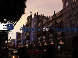 Luces Navideñas en Zócalo de Puebla - ES imagen agencia de fotografía