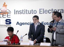 Sesiona el IEE 17-12-2012 - ES imagen agencia de fotografía