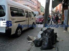 Basura luego de las fiestas de noche buena - ES imagen agencia de fotografía
