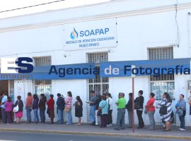 Pago del agual - ES imagen agencia de fotografía