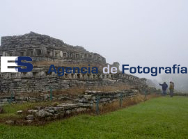Turistas de Yohualichan - ES imagen agencia de fotografía