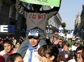 Marchan católicos por centro histórico - ES imagen agencia de fotografía