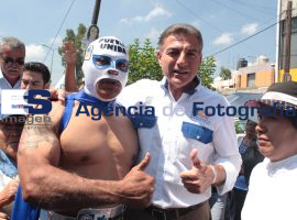 Recorrido de Tony Gali en Unidad Habitacional Amalucan - ES imagen agencia de fotografía