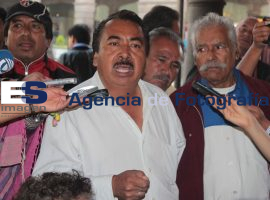 Norberto Amaya interrumpe rueda de prensa  - ES imagen agencia de fotografía