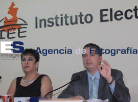 Presentación de boletas  - ES imagen agencia de fotografía