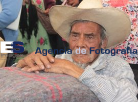 Entrega de zapatos de despensas - ES imagen agencia de fotografía