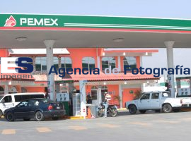 Cuarto gasolinazo del año - ES imagen agencia de fotografía