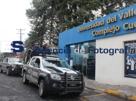 Policia Municipal vigila afuera de casillas - ES imagen agencia de fotografía