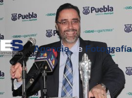 El síndico municipal recibe premio Tlatoani 2013 - ES imagen agencia de fotografía