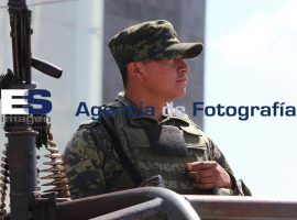 Seguridad a las a fueras del segundo Informe de labores de RFM - ES imagen agencia de fotografía