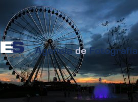 Rueda de Observación en parque lineal - ES imagen agencia de fotografía