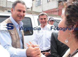 Antonio Gali en compañía de Pablo Regordosa  visita la colonia Chamizal - ES imagen agencia de fotografía