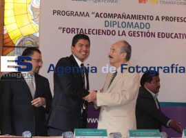Reconocimeinto a docentes por parte de Ayuntamiento del Estado - ES imagen agencia de fotografía