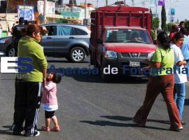 Bloquean avenida 14 sur; piden puentes peatonales - ES imagen agencia de fotografía