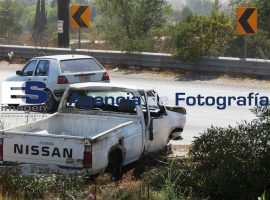 Muere al volcar su camioneta sobre el periférico - ES imagen agencia de fotografía