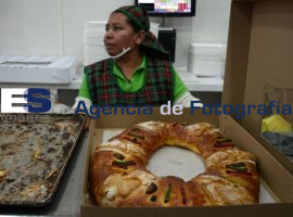 Aunmeta el precio de la rosca - ES imagen agencia de fotografía