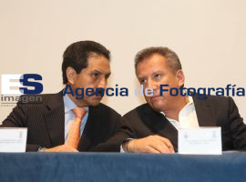 Recibe Enrique Agüera reconocimiento del Centro de Investigacion - ES imagen agencia de fotografía