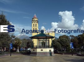 entrega de juguetes en ciudad Serdán  - ES imagen agencia de fotografía