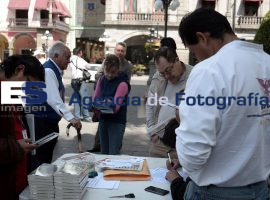 Afiliacion a MORENA en el zócalo de la ciudad - ES imagen agencia de fotografía