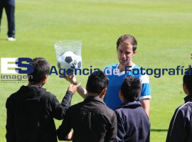 Entrega de juguetespor parte de Puebla F.C - ES imagen agencia de fotografía