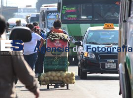 Peligro a las afueras del mercado Hidalgo - ES imagen agencia de fotografía