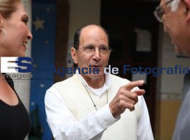Reciben los padres Solalinde y Rodríguez cedula real en San Pedr - ES imagen agencia de fotografía