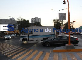 Vuelta prohibida carril Metrobus  - ES imagen agencia de fotografía