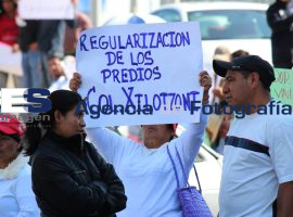 Manifestacion de C.N.O.U.P.A.C en via atlixcayotl a las afueras  - ES imagen agencia de fotografía