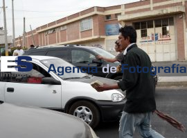 Limpiaparabrisas; subempleo a la alza.  - ES imagen agencia de fotografía