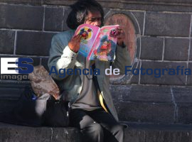 Indígentes en el primer cuadro de la ciudad de Puebla  - ES imagen agencia de fotografía