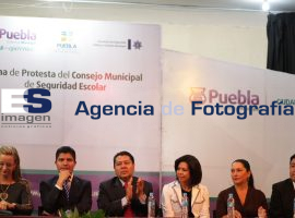 Entrega de alarmas y toma de protesta seguridad escolar - ES imagen agencia de fotografía