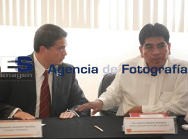 Entrega PT plataforma electoral en el IEE - ES imagen agencia de fotografía