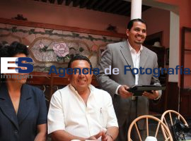 Asociaciones civiles apoyan afavor de Enrique  Aguera para presi - ES imagen agencia de fotografía