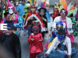 Desfile de Huehues carnaval Puebla - ES imagen agencia de fotografía