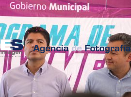 Inaugura Eduardo Rivera pavimentación en colonia Guadalupe Hidal - ES imagen agencia de fotografía