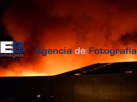 Incendio en la constancia  - ES imagen agencia de fotografía