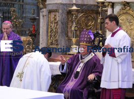 Misa con arzobispo Victor Sánchez Espinosa - ES imagen agencia de fotografía