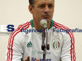 Almaguer en rueda de prensa  - ES imagen agencia de fotografía