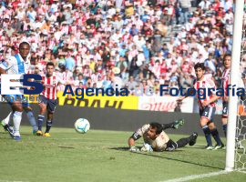 Chivas vs Puebla F.C. en el Cuauhtemoc - ES imagen agencia de fotografía