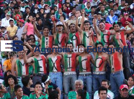 Aficionados en el Partido de México vs EU en Puebla - ES imagen agencia de fotografía