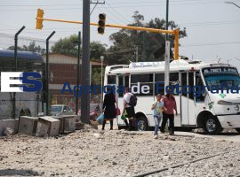 Bloquean paso de RUTA en Rivera Anaya - ES imagen agencia de fotografía
