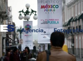 Colocan pendones en zona de monumentos  - ES imagen agencia de fotografía
