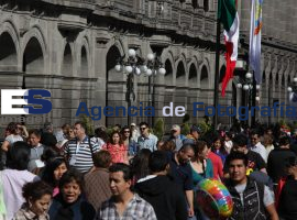 Turistas en el centro histórico Puebla - ES imagen agencia de fotografía