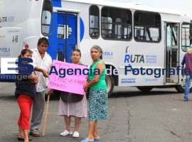 Inconformes ruta 32 cierran Av. Xonacatepec - ES imagen agencia de fotografía