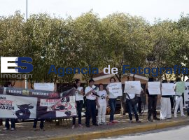 Corrida inaugiral de Feria. Manifestantes  - ES imagen agencia de fotografía