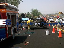 Mueren dos personas en autopista  - ES imagen agencia de fotografía